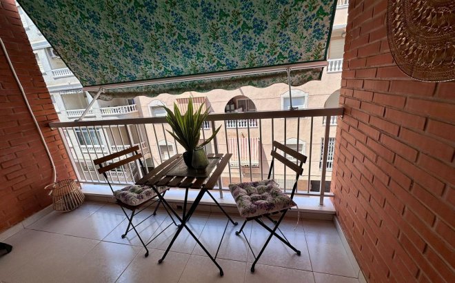 Herverkoop - Appartement -
Torrevieja - Estacion De Autobuses