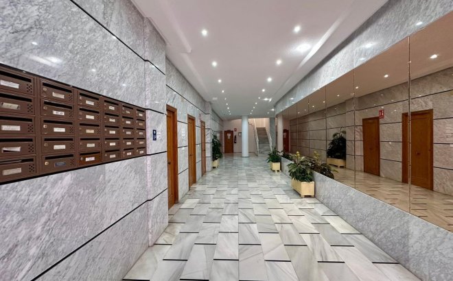 Herverkoop - Appartement -
Torrevieja - Estacion De Autobuses