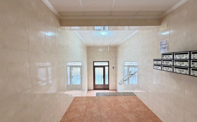 Resale - Apartment -
Torrevieja - Estacion De Autobuses