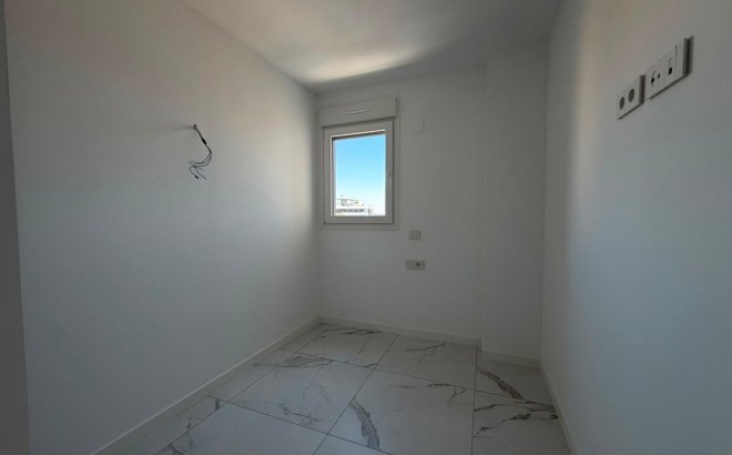 Resale - Apartment -
Torrevieja - Punta Prima
