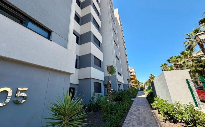 Resale - Apartment -
Torrevieja - Punta Prima