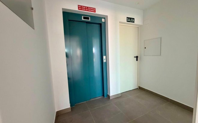 Resale - Apartment -
Torrevieja - Punta Prima