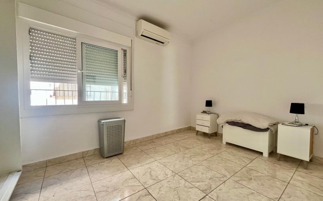 Revente - Appartement -
Rojales