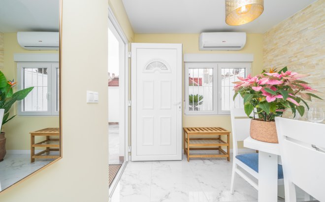 Resale - Bungalow -
Torrevieja - Torreta