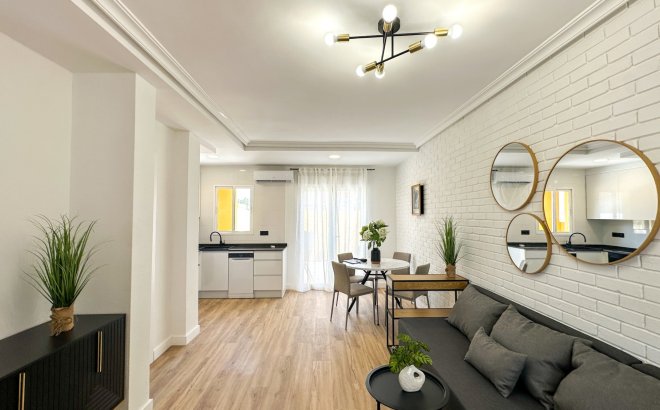 Herverkoop - Town House -
Orihuela Costa - Costa Blanca