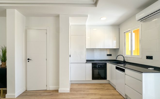 Herverkoop - Town House -
Orihuela Costa - Costa Blanca