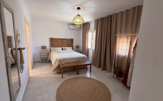 Resale - Villa -
Torrevieja - Costa Blanca