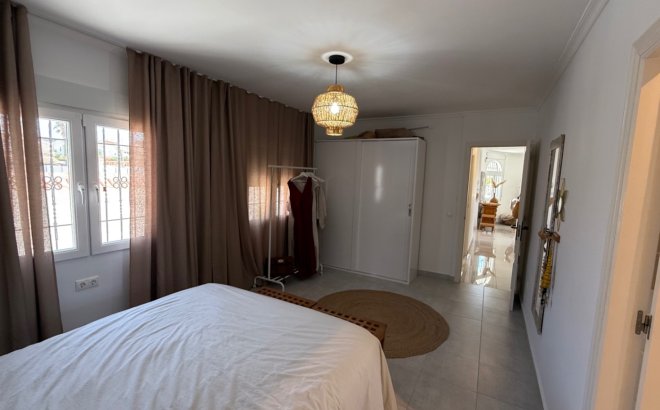 Resale - Villa -
Torrevieja - Costa Blanca