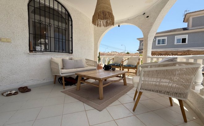 Resale - Villa -
Torrevieja - Costa Blanca