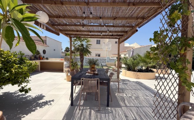 Resale - Villa -
Torrevieja - Costa Blanca