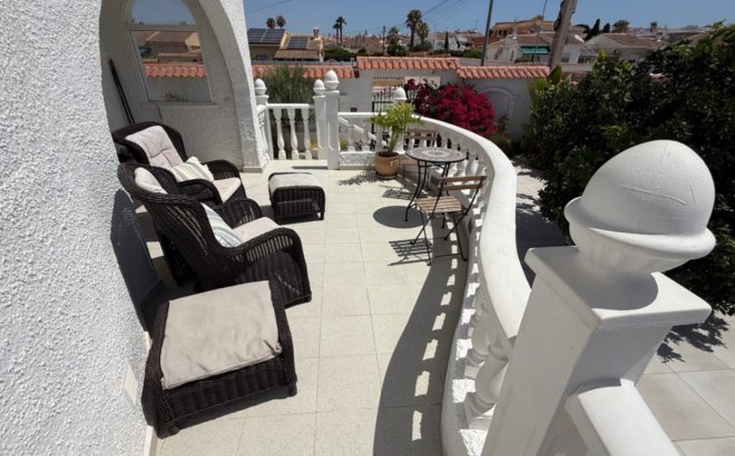 Resale - Villa -
Torrevieja - Costa Blanca