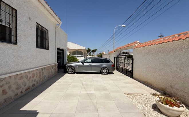 Resale - Villa -
Torrevieja - Costa Blanca