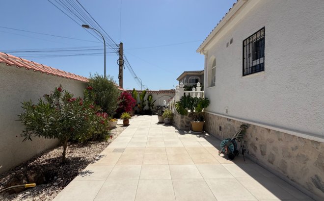 Resale - Villa -
Torrevieja - Costa Blanca