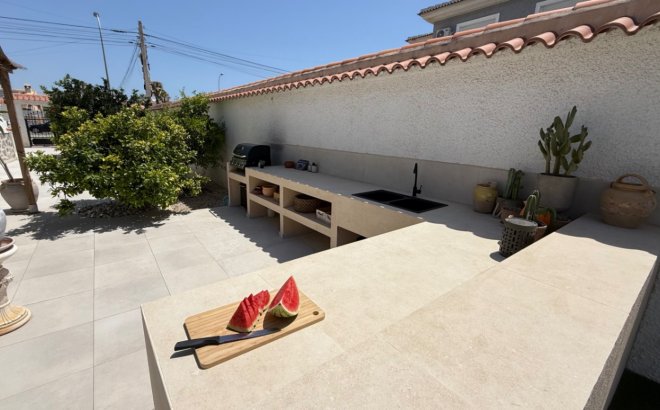 Resale - Villa -
Torrevieja - Costa Blanca