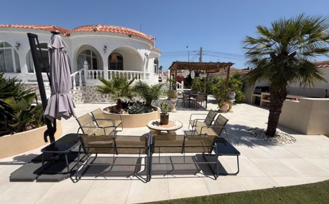 Resale - Villa -
Torrevieja - Costa Blanca