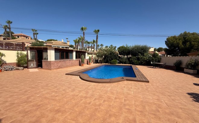 Resale - Villa -
Torrevieja - Costa Blanca