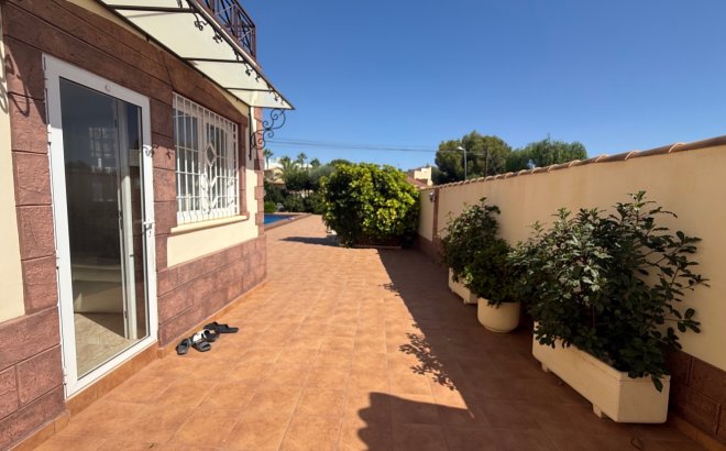 Resale - Villa -
Torrevieja - Costa Blanca