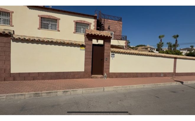 Resale - Villa -
Torrevieja - Costa Blanca