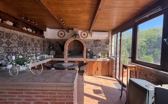 Resale - Villa -
Torrevieja - Costa Blanca