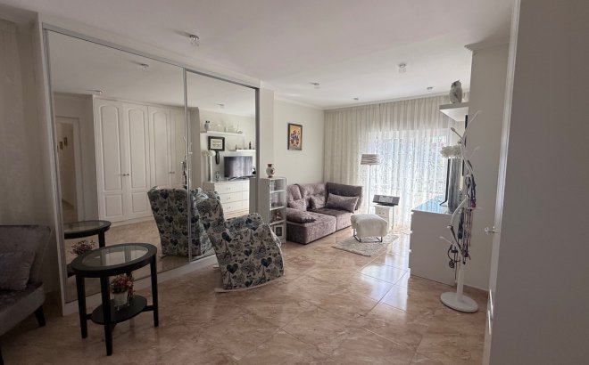 Resale - Villa -
Torrevieja - Costa Blanca