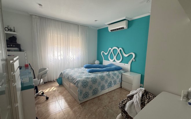 Resale - Villa -
Torrevieja - Costa Blanca