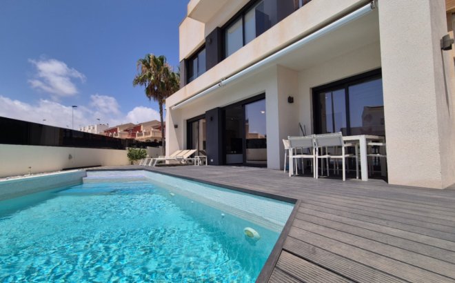 Resale - Villa -
Torrevieja - Costa Blanca