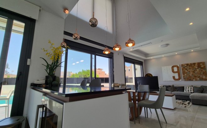 Resale - Villa -
Torrevieja - Costa Blanca