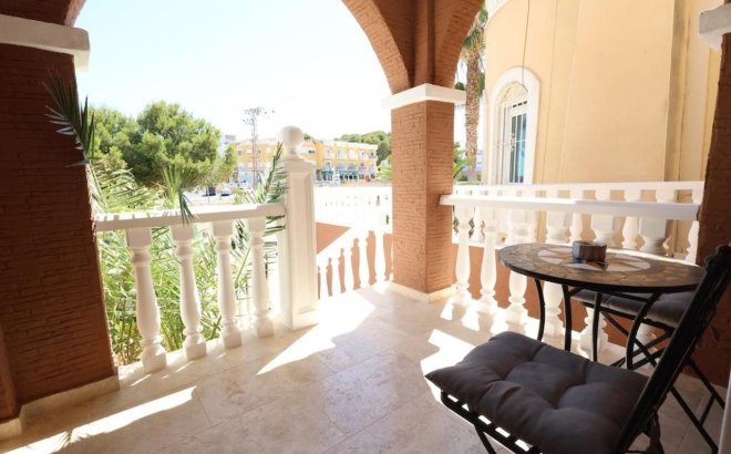 Herverkoop - Villa -
Villamartin - Costa Blanca