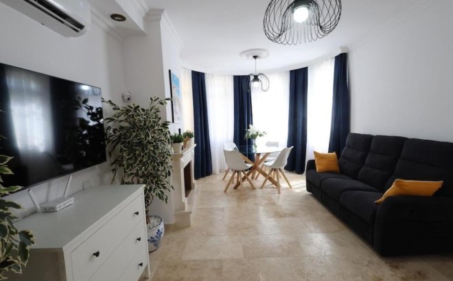 Herverkoop - Villa -
Villamartin - Costa Blanca