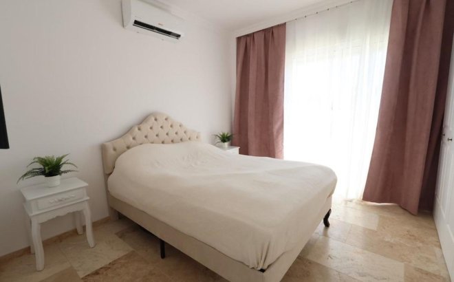Herverkoop - Villa -
Villamartin - Costa Blanca