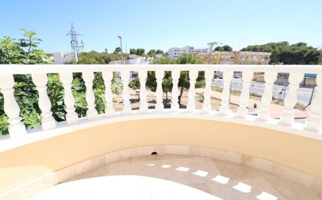 Herverkoop - Villa -
Villamartin - Costa Blanca
