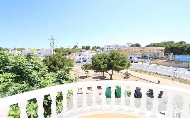 Herverkoop - Villa -
Villamartin - Costa Blanca