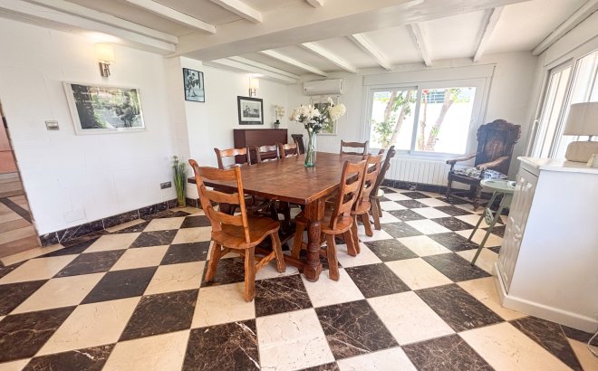 Revente - Villa -
Dehesa de Campoamor - Costa Blanca