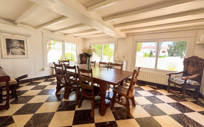 Revente - Villa -
Dehesa de Campoamor - Costa Blanca