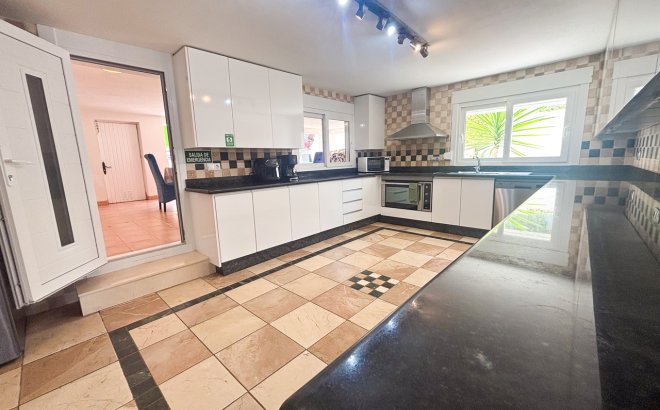 Revente - Villa -
Dehesa de Campoamor - Costa Blanca