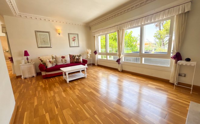 Revente - Villa -
Dehesa de Campoamor - Costa Blanca