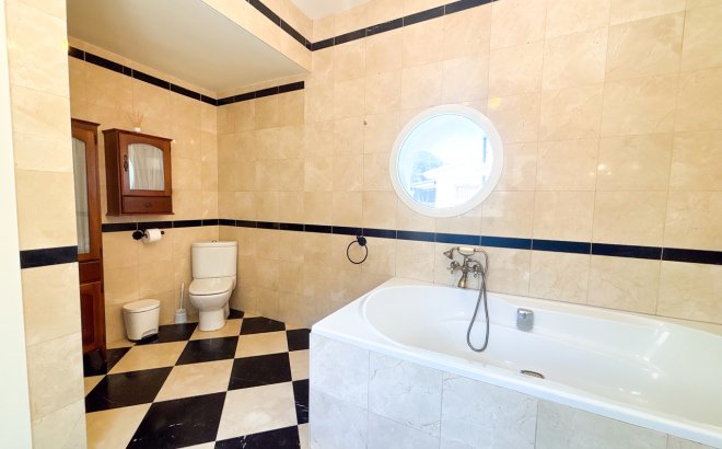 Revente - Villa -
Dehesa de Campoamor - Costa Blanca