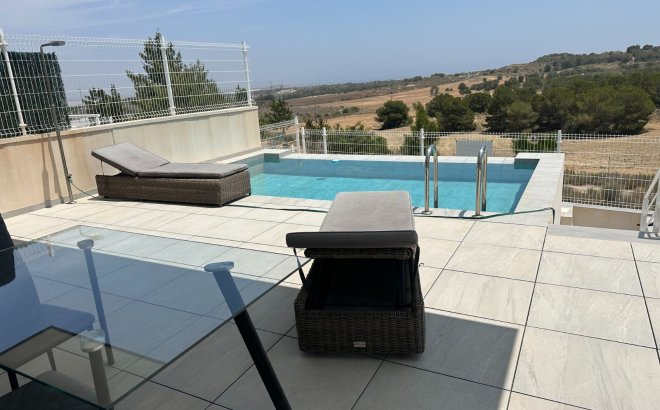 Herverkoop - Villa -
San Miguel de Salinas - Inland