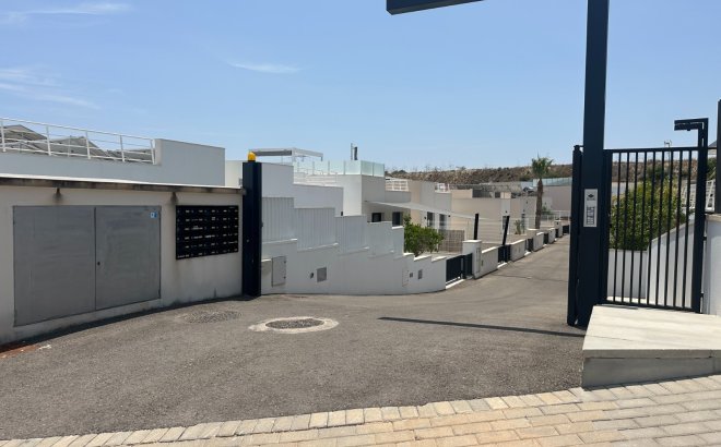 Herverkoop - Villa -
San Miguel de Salinas - Inland