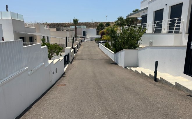 Herverkoop - Villa -
San Miguel de Salinas - Inland