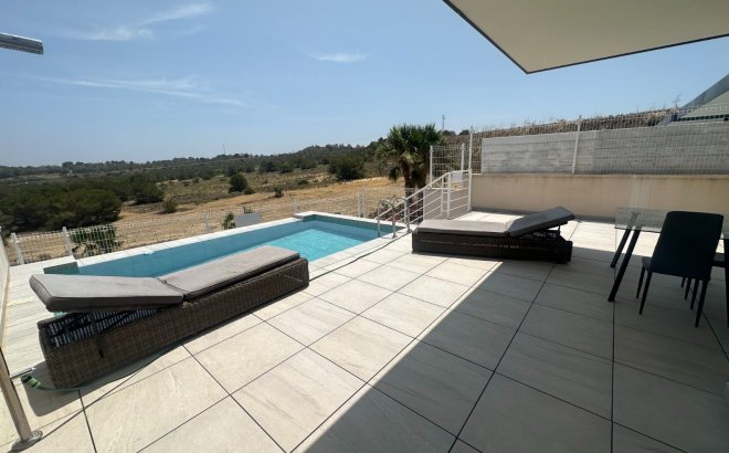 Herverkoop - Villa -
San Miguel de Salinas - Inland