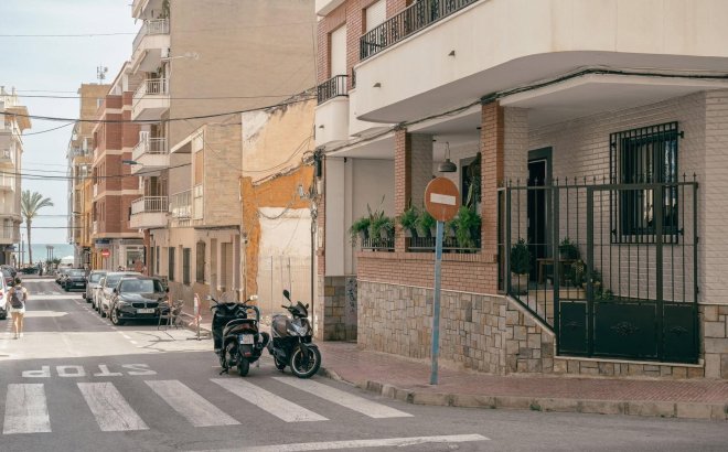 Herverkoop - Appartement -
Torrevieja - Las Piscinas Naturales