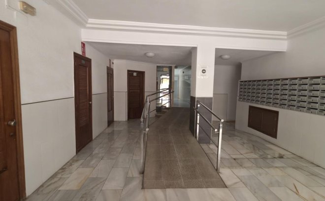 Herverkoop - Appartement -
Torrevieja - Playa del Cura