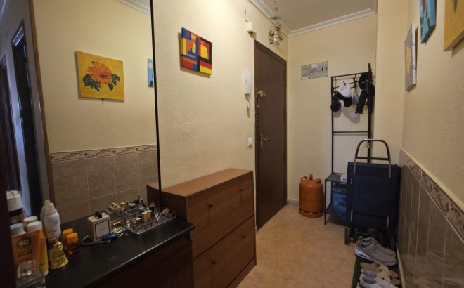 Herverkoop - Appartement -
Torrevieja - Playa del Cura