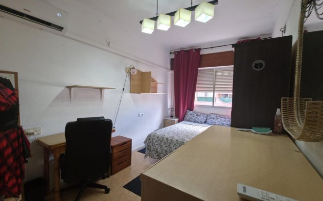 Herverkoop - Appartement -
Torrevieja - Playa del Cura