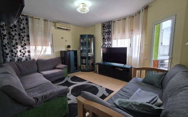Herverkoop - Appartement -
Torrevieja - Playa del Cura