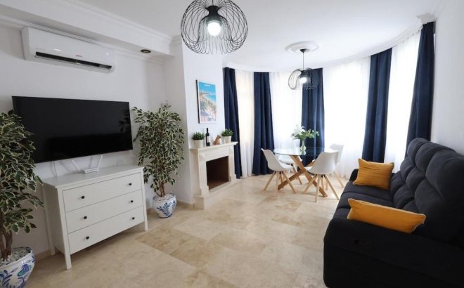 Resale - Villa -
Villamartin - Costa Blanca