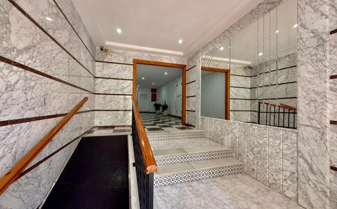 Revente - Appartement -
Torrevieja - Playa del Cura