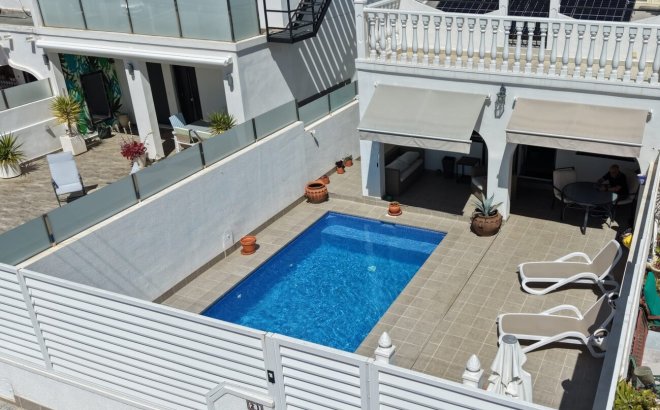 Resale - Semi Detached -
Villamartin - Costa Blanca