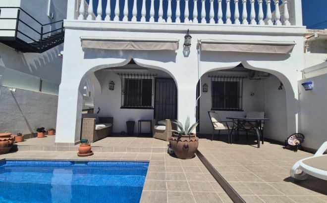 Resale - Semi Detached -
Villamartin - Costa Blanca